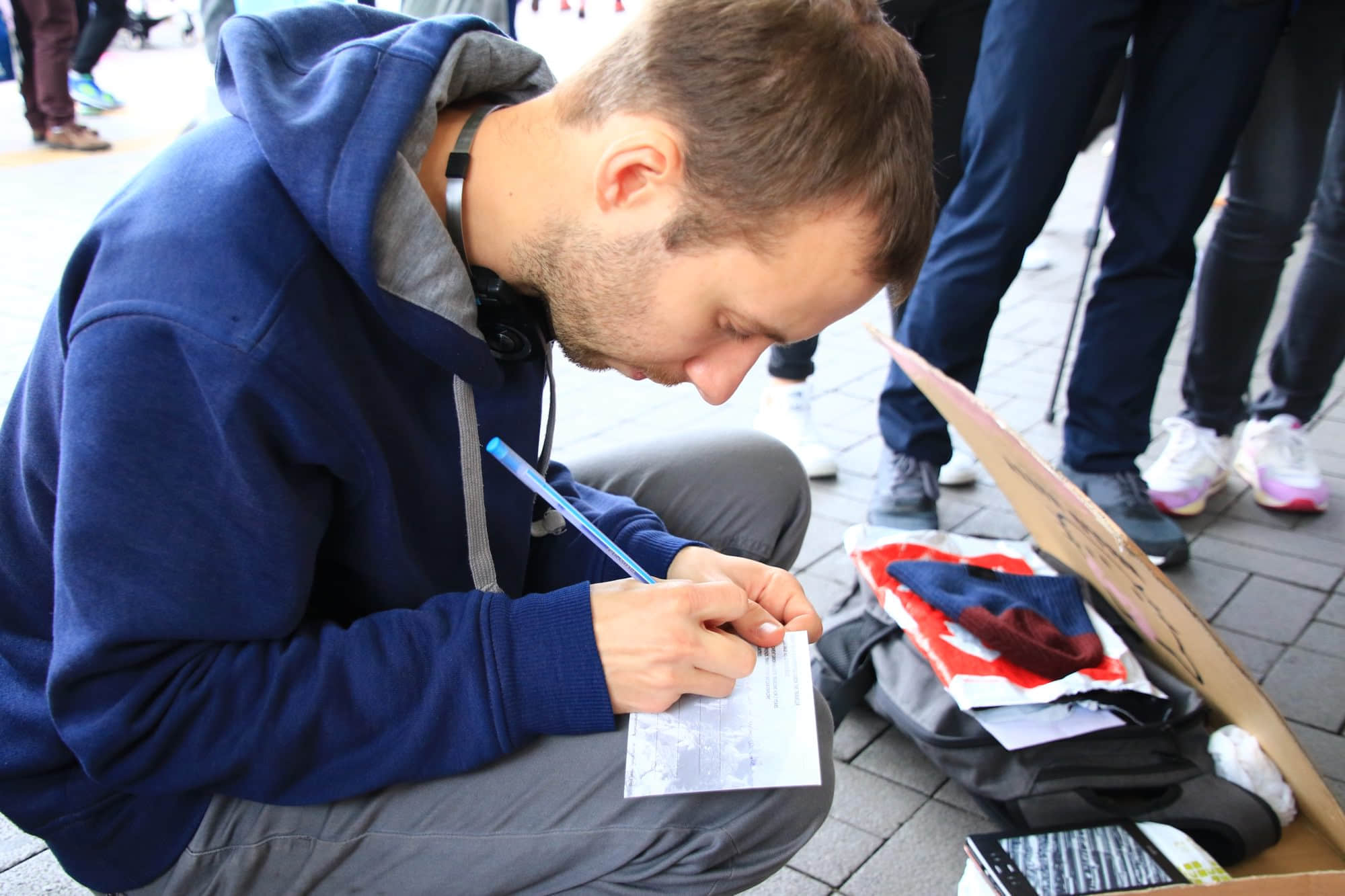 烏克蘭的旅行者在為我簽名 /image/blog/wkkmp.jpeg