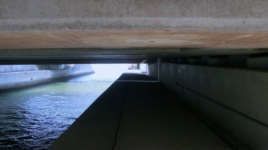 穿過橋底 /image/blog/x351n.jpg