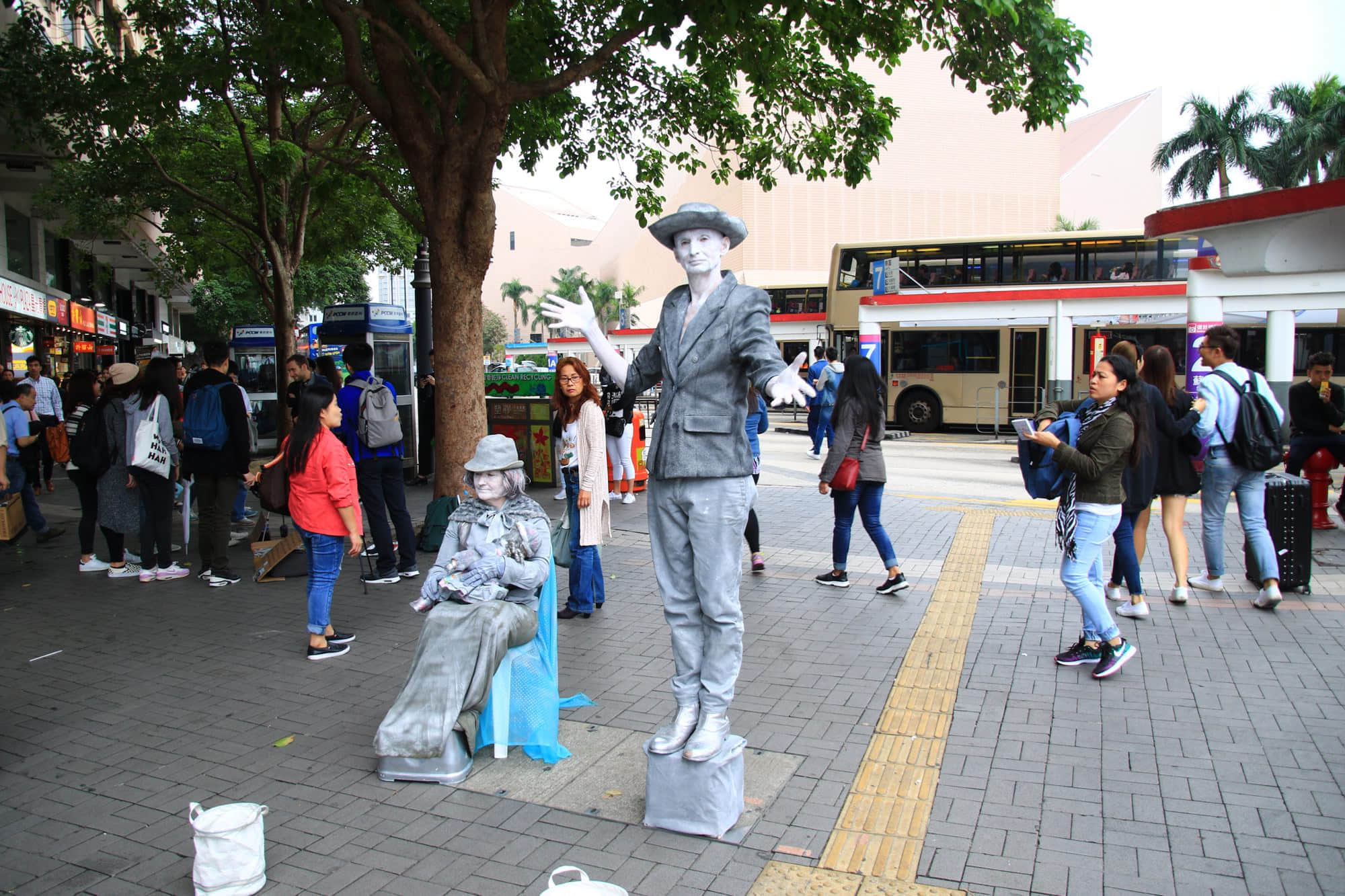 行為藝術家 /image/blog/x4kdk.jpeg